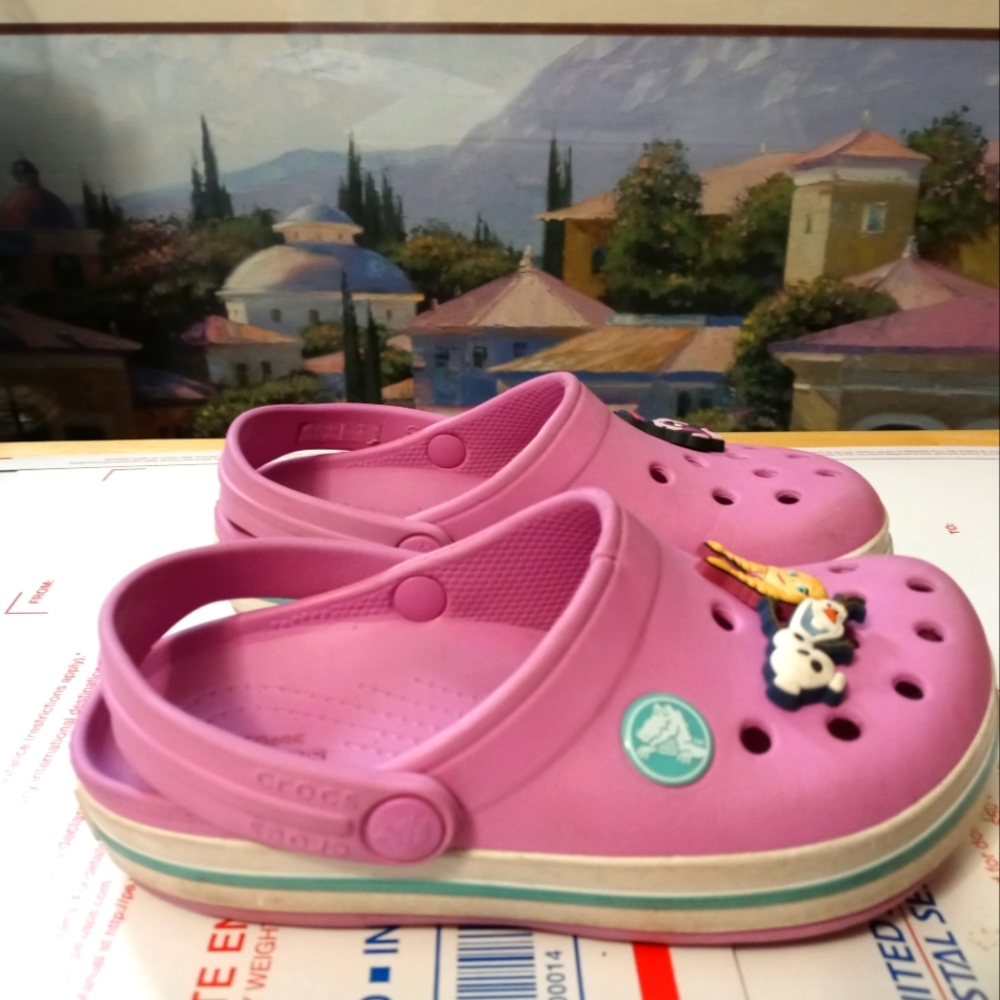 🚣🏩CROCS CHILD SIZE 10 SLIPPERS🎠💒 - Picture 1 of 13